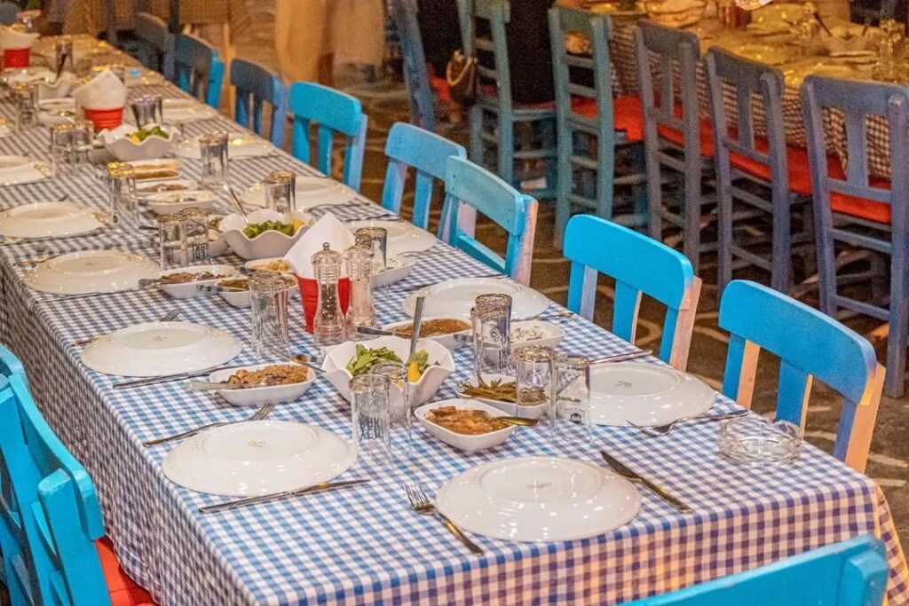 Kaş Rakı Balık Geleneği Tzatziki Meyhane’de Yaşanır